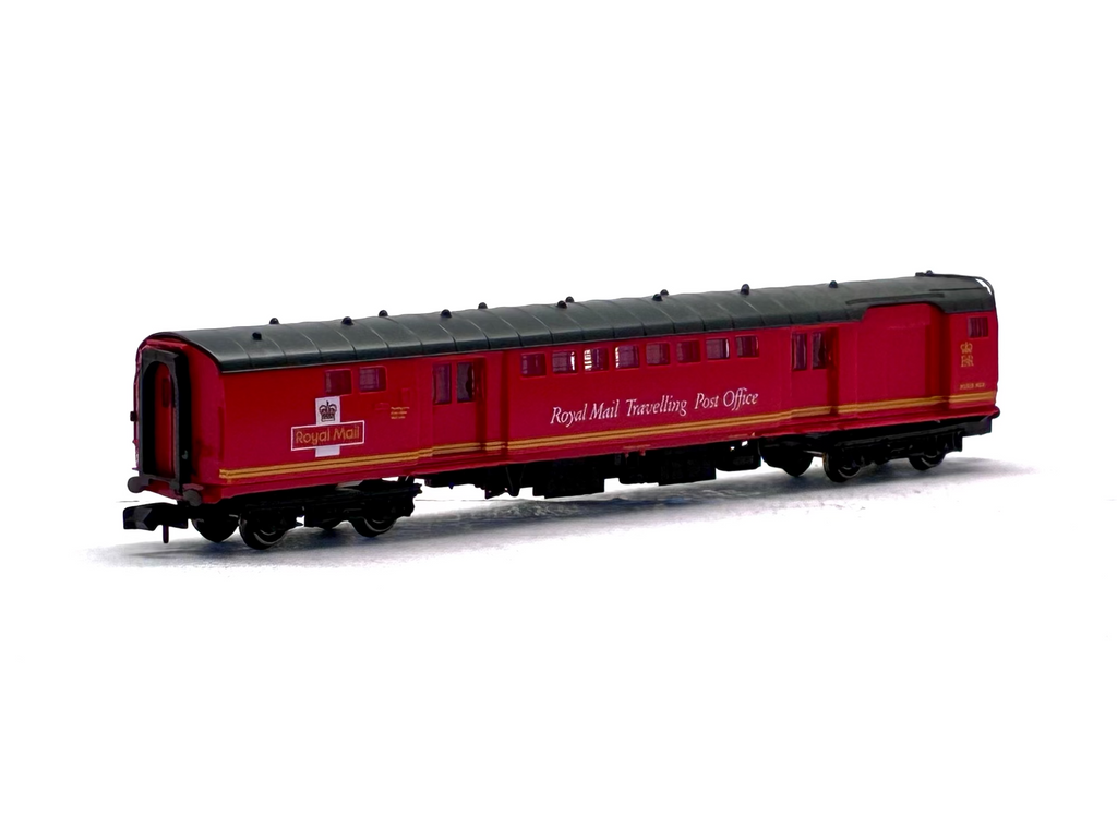 Graham Farish 374-900 Mk I TPO Coach Royal Mail Travelling Post Office Red 80305 NSX
