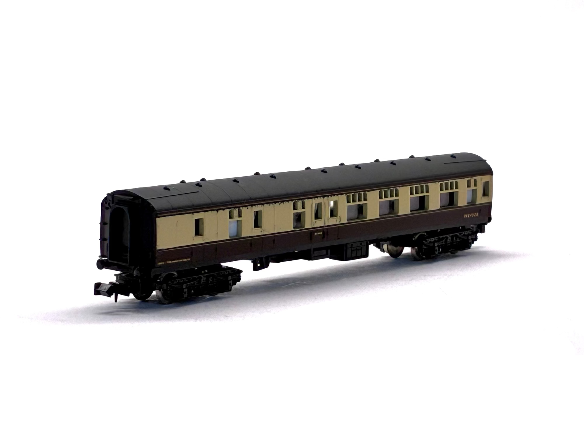 Lima L305333 Mk 1 BSK Brake Second Corridor W24528 in BR chocolate & cream