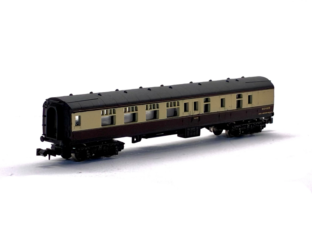 Lima L305333 Mk 1 BSK Brake Second Corridor W24528 in BR chocolate & cream