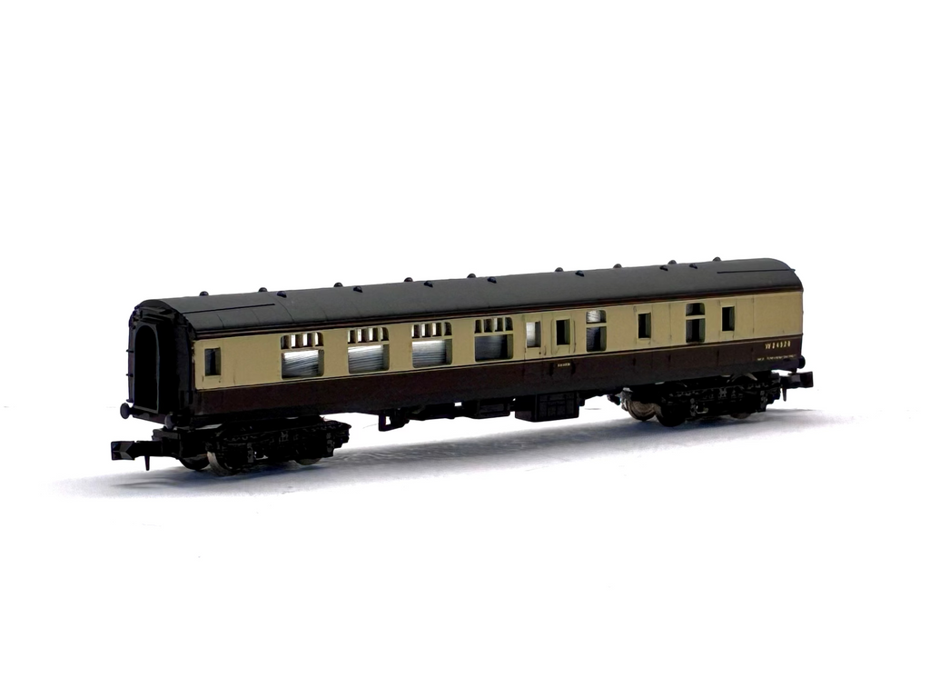 Lima L320361 Mk1 Corridor Composite in chocolate & cream W24624