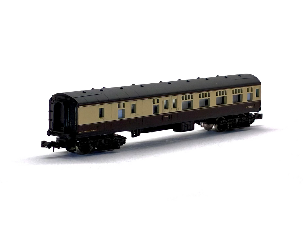 Lima L320361 Mk1 Corridor Composite in chocolate & cream W24624