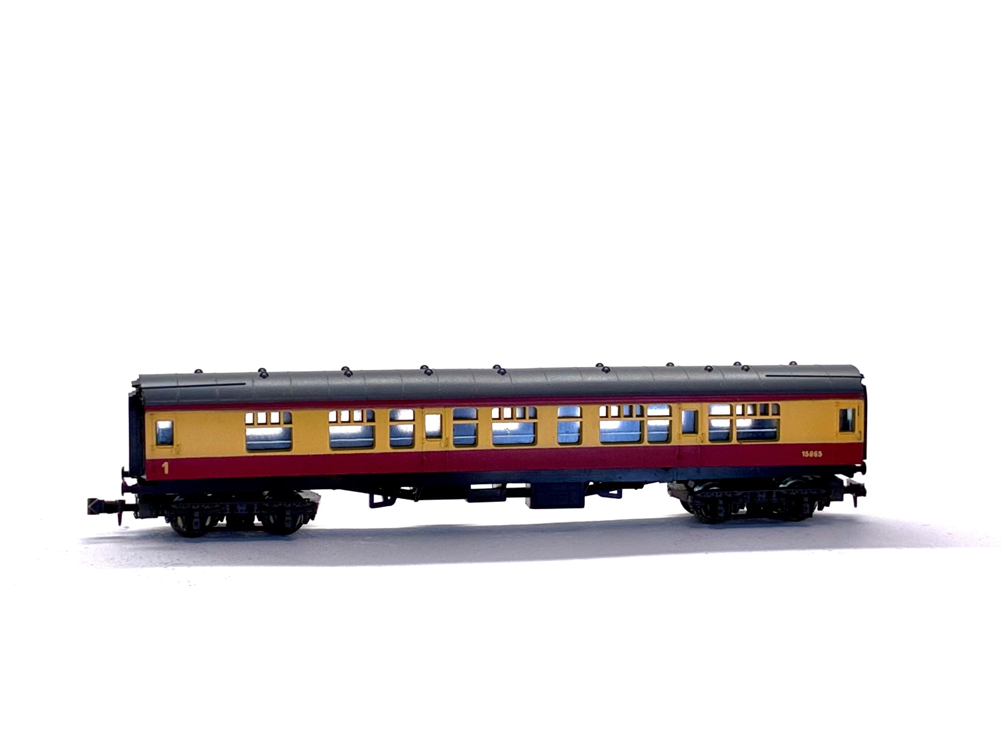 Lima L320357 BR Mark 1 Corridor Composite 15865 in Carmine & Cream