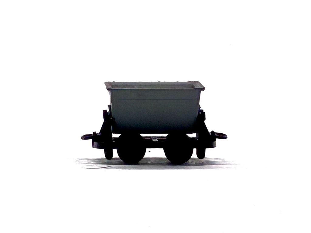 Peco Products GR-331 Pack of three 4-wheel narrow gauge "Rugga" hopper wagons in grey
