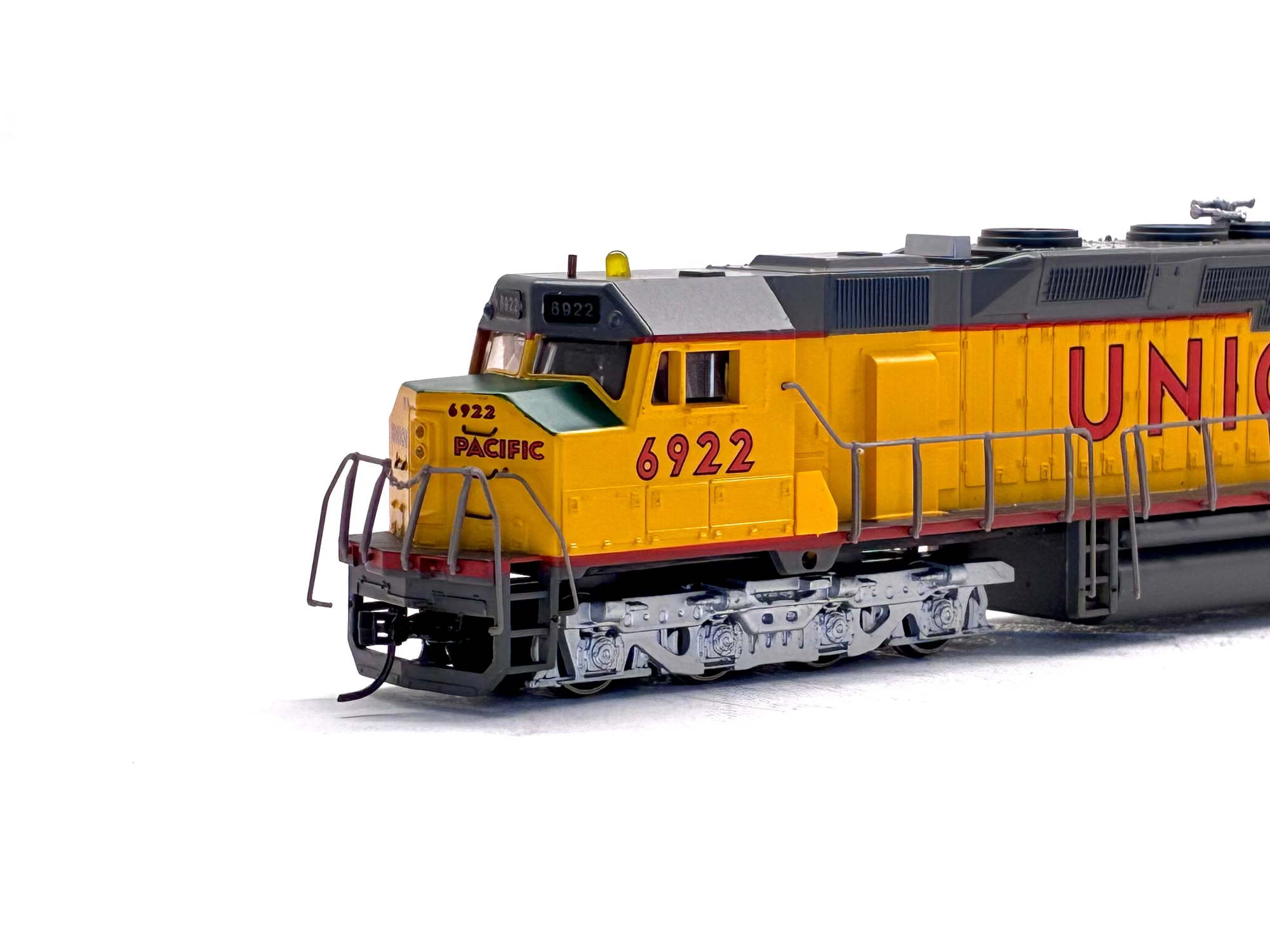 Spectrum HO 81303 EMD Diesel Union Pacific DD40AX 16 Wheel Drive '6922'