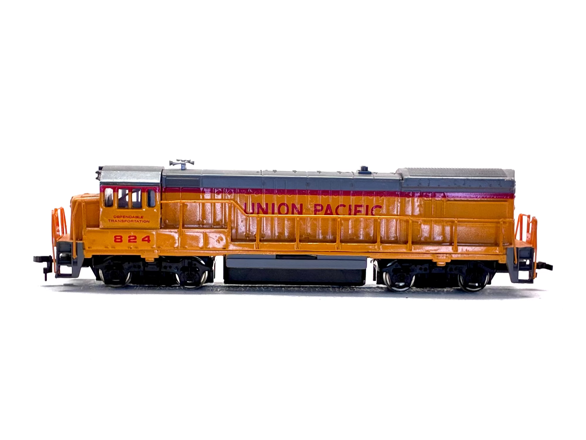 Bachmann HO Scale 41-670-01 SD 40-2 Diesel Union PACIFIC '3808'
