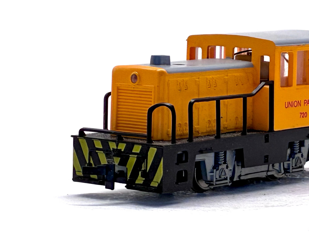 Bachmann HO Scale AA41068001BAC 35T Industrial Diesel 720 of the Union Pacific
