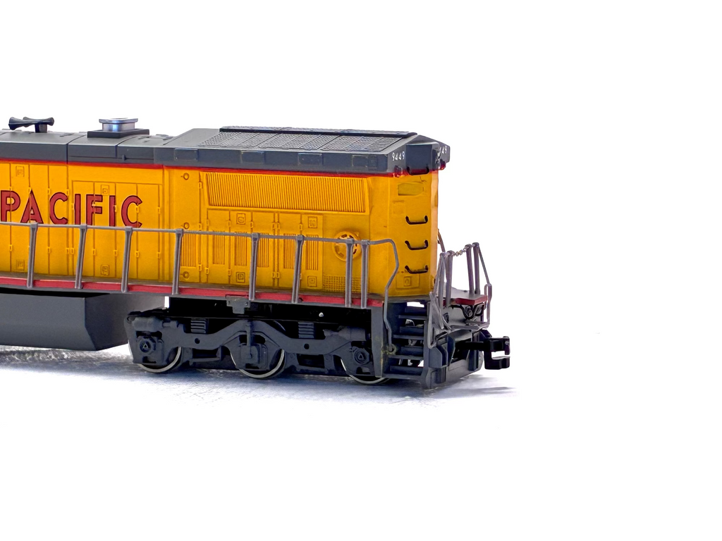 Spectrum HO 86014 Diesel Union Pacific GE DASH 8-40CW '9449'