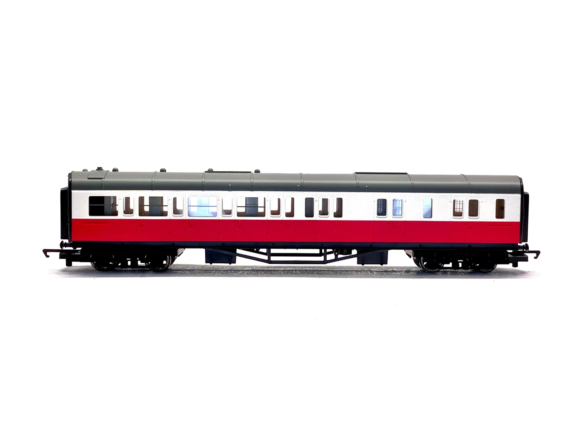 Hornby R9073 James Passenger '5'