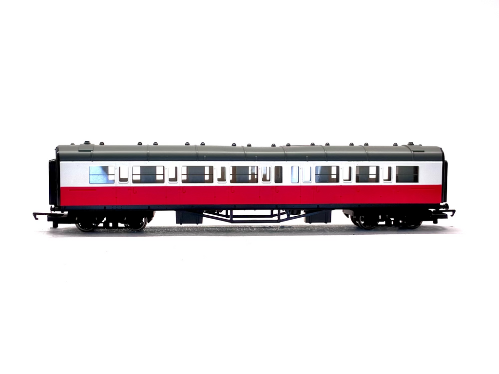 Hornby R9073 James Passenger '5'