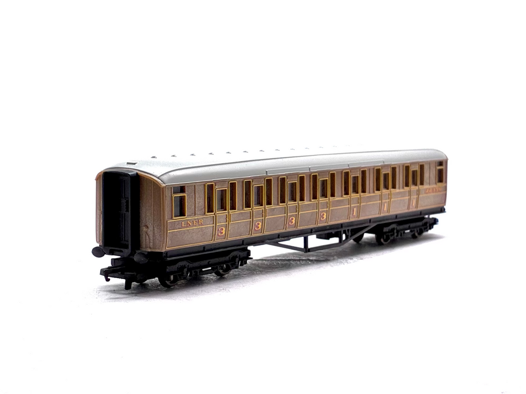 Hornby R1129-22357 LNER Gresley Teak Composite Coach 22357