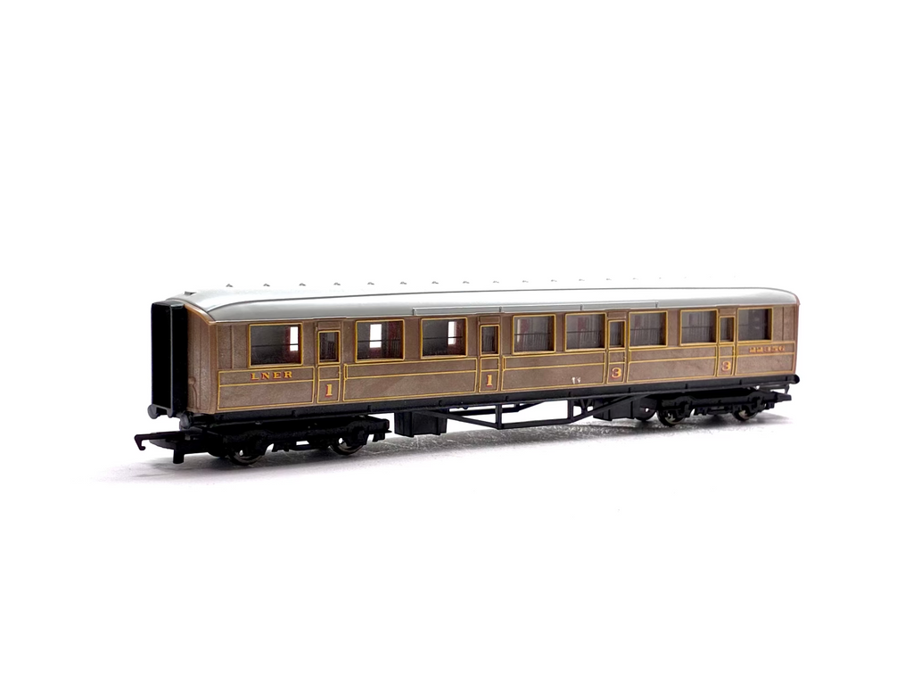 Hornby R1129-22357 LNER Gresley Teak Composite Coach 22357