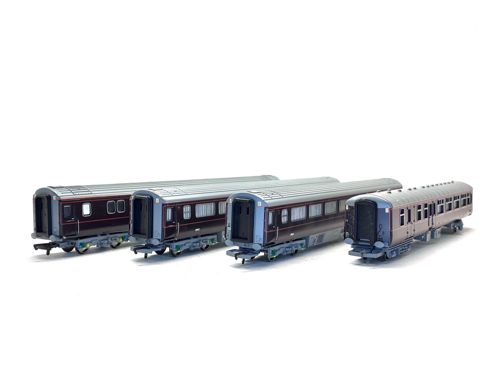 Hornby Royal Train Coach Pack 10374, 2903, 2904 & 2921