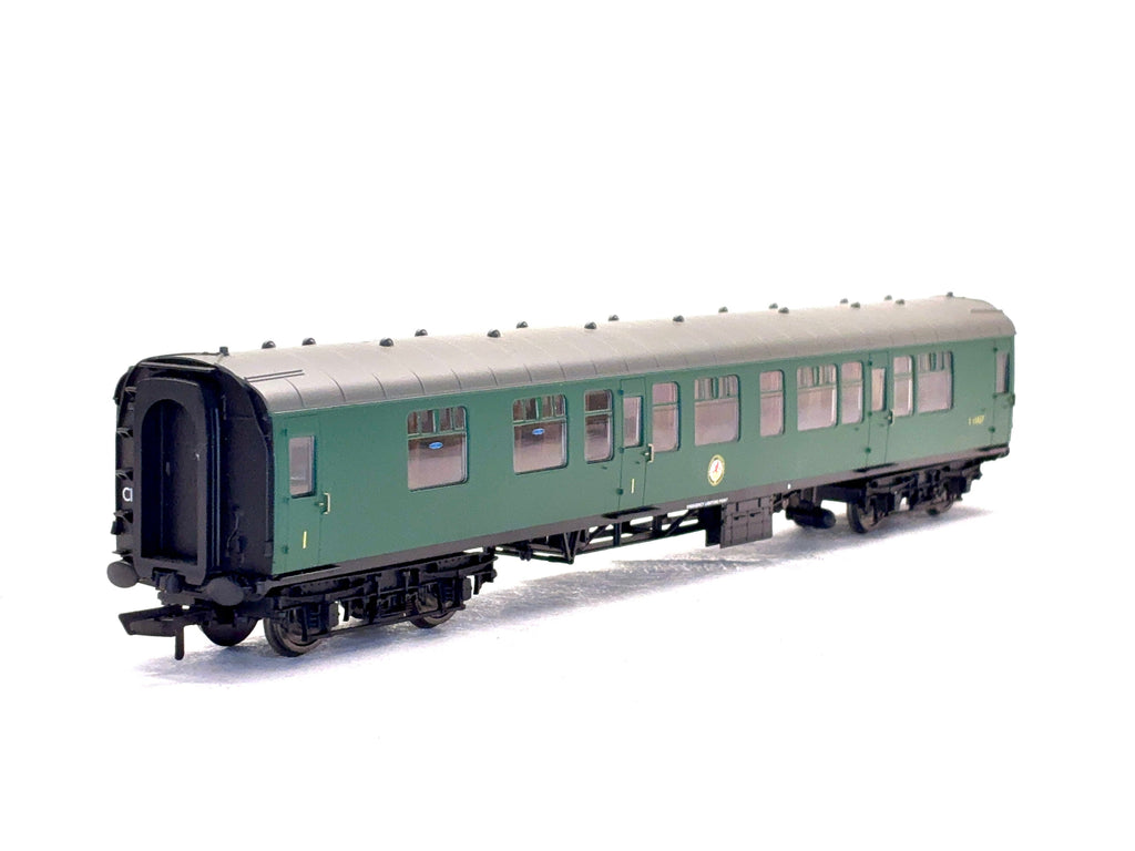 Hornby R4607 Mk1 CK composite corridor S15027 in BR green with lights