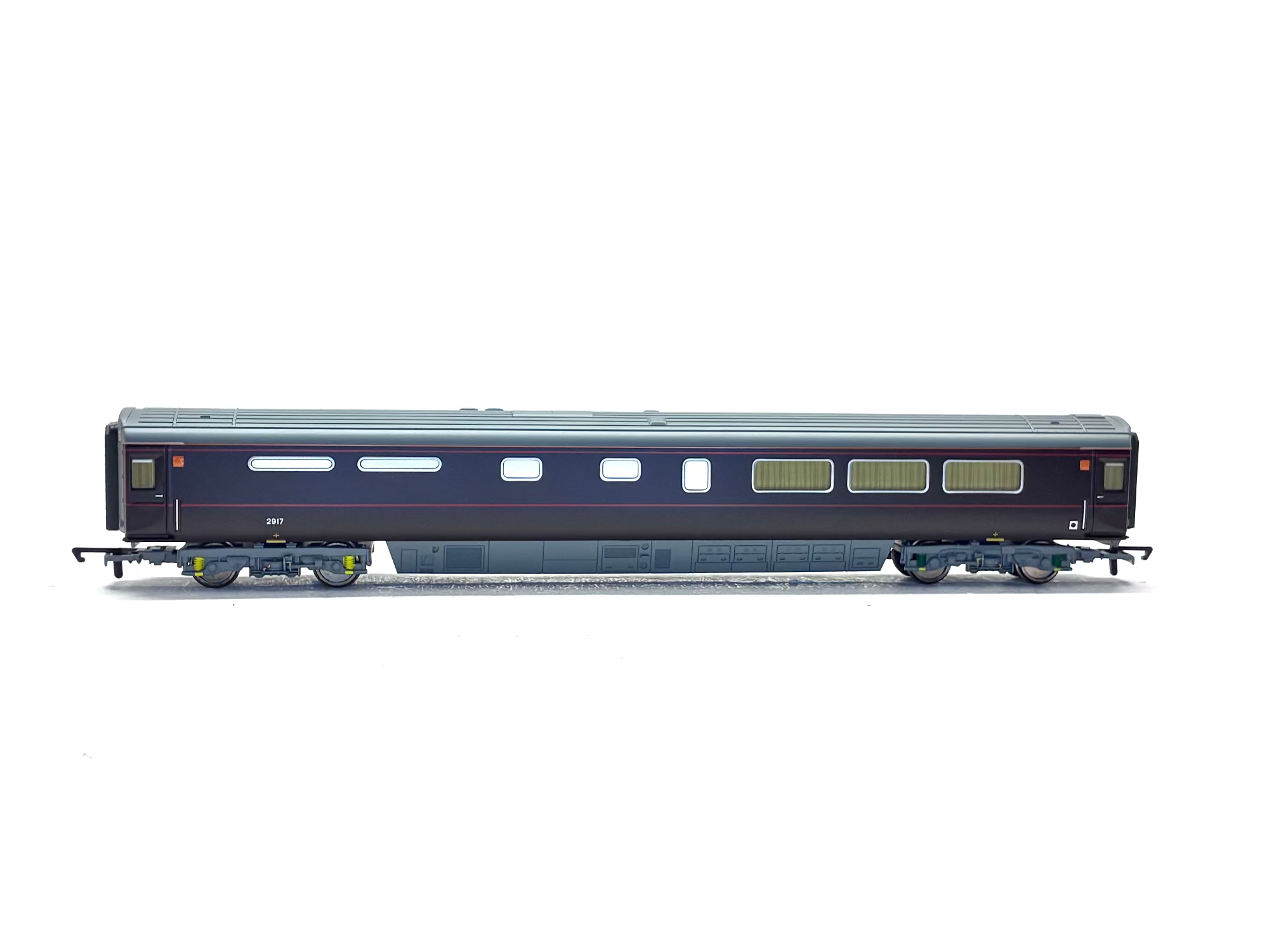 Hornby R4403 Mk3 Royal Train Kitchen/Household Dining Car in Royal claret 2917