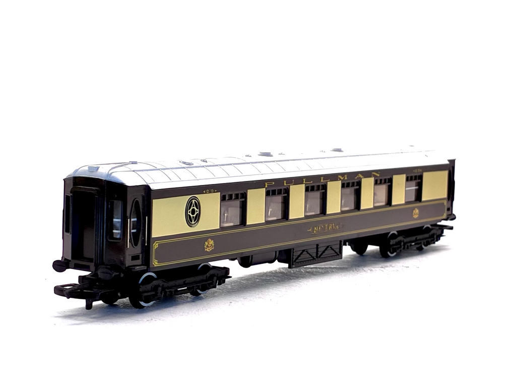 Hornby R4480 Pullman 1st Class Kitchen Car 'Minerva' Matchboard sides working table lamps