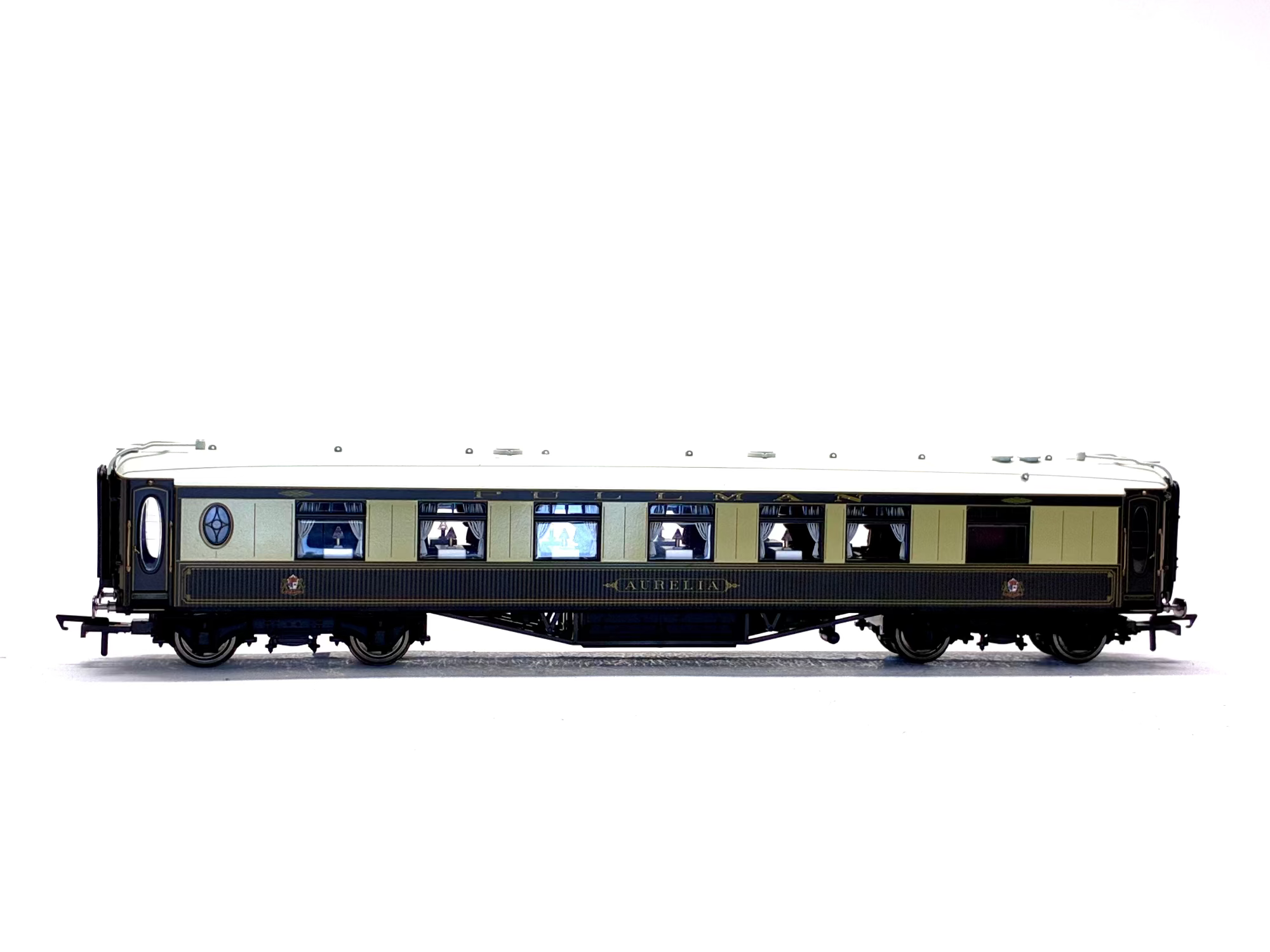 Hornby R4423 Pullman 1st Class Kitchen car 'Aurelia' matchboard type working table lamps