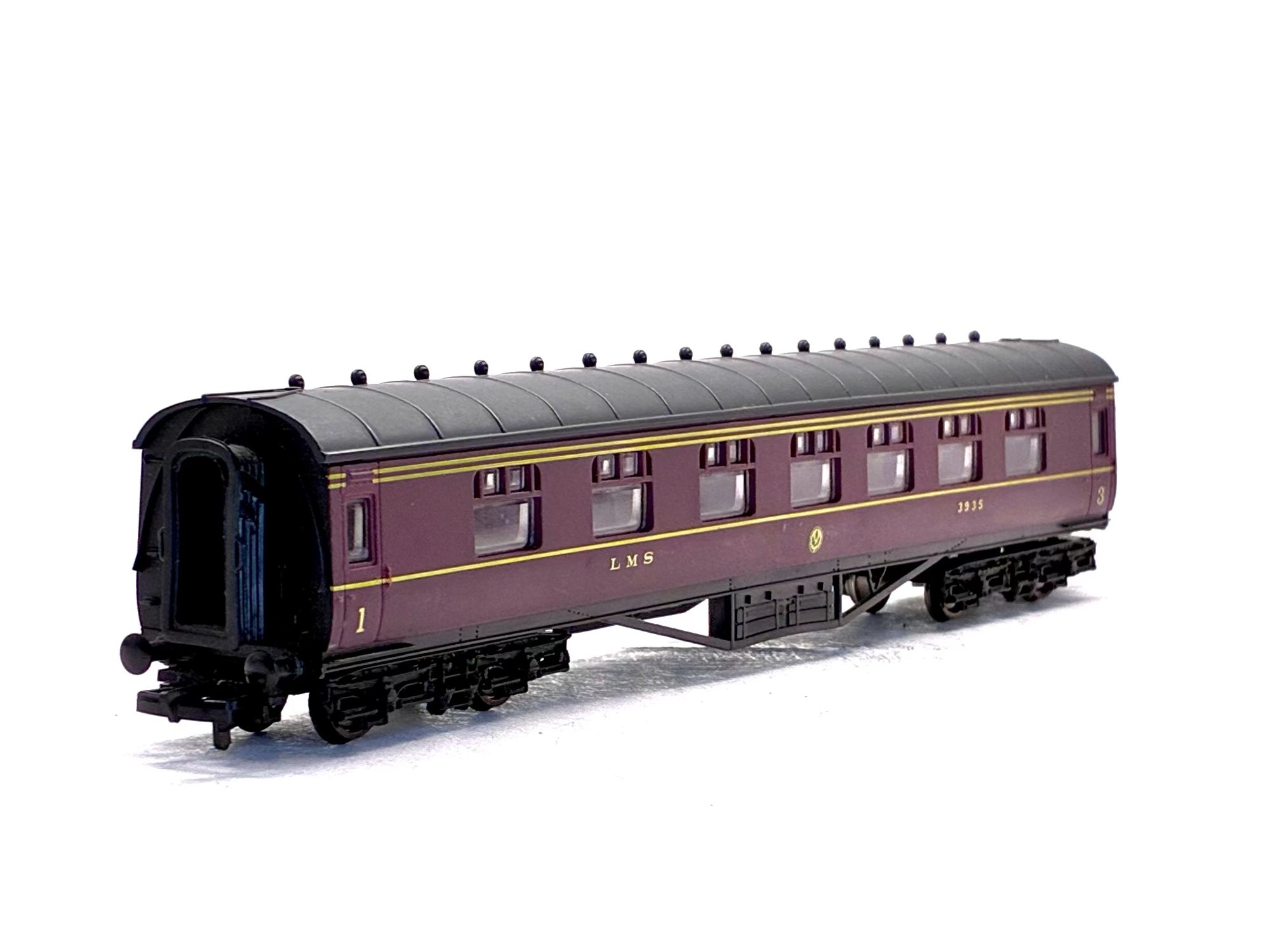 Tri-ang R935 L.M.S. Corridor Full 3rd Coach 2257 Steel rimmed wheels