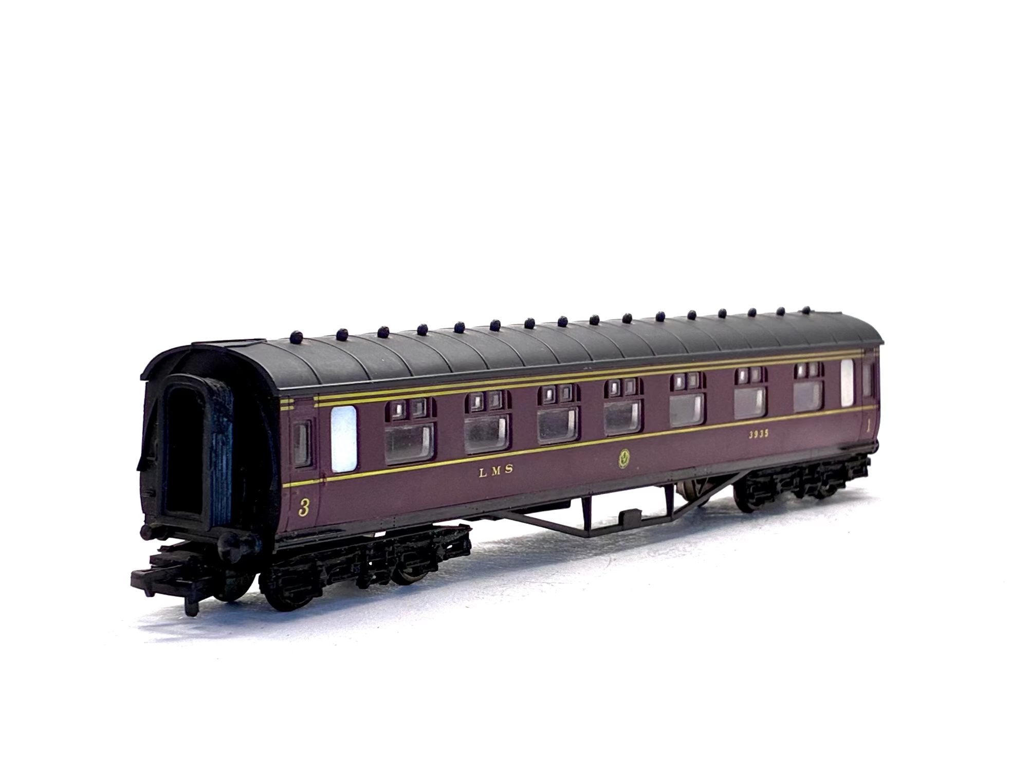 Tri-ang R935 L.M.S. Corridor Full 3rd Coach 2257 Steel rimmed wheels