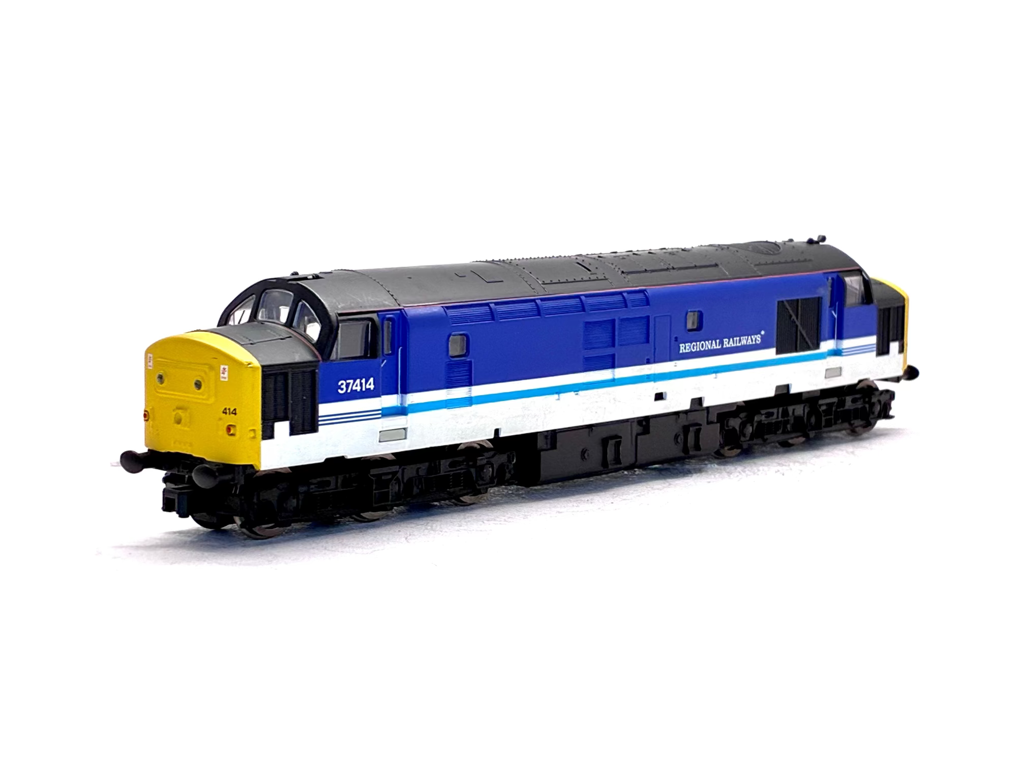 Hornby R2775 Class 37 37414 in Regional Railways livery