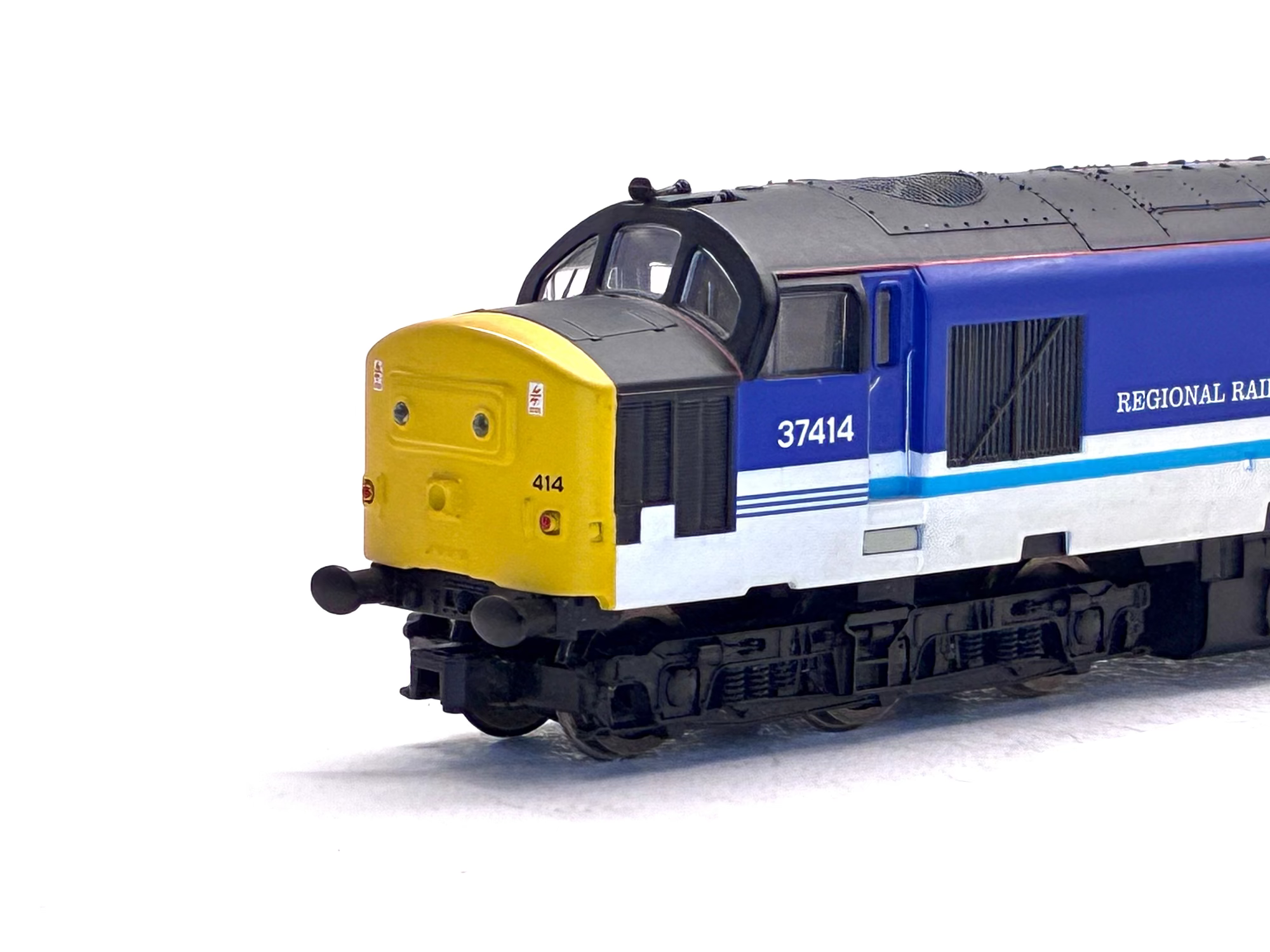 Hornby R2775 Class 37 37414 in Regional Railways livery