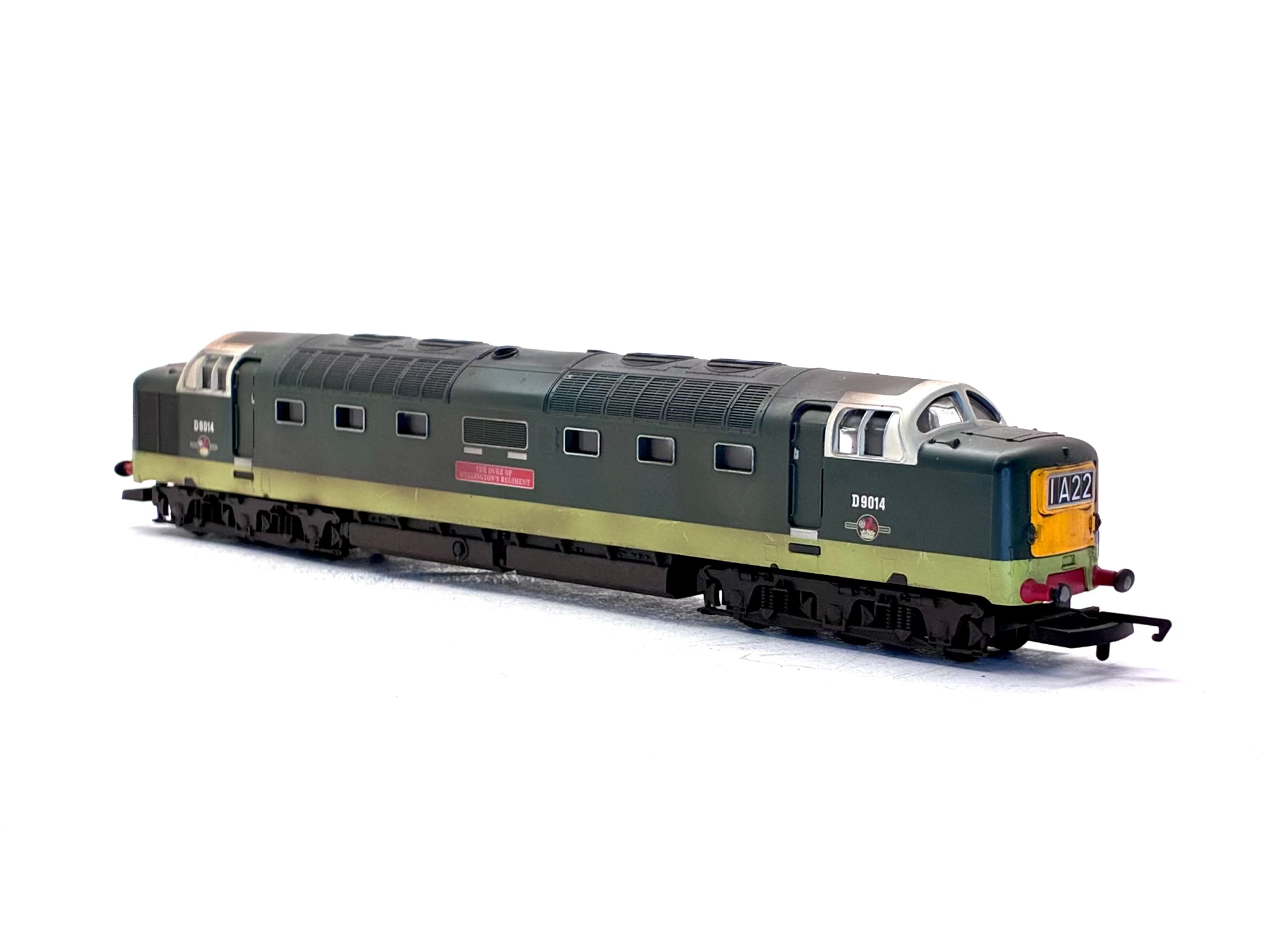 Hornby R1092 Class 55 Deltic D9014 'The Duke Of Wellington's Regiment' in BR Green
