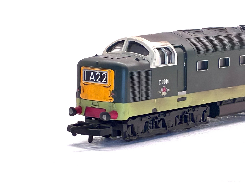 Hornby R1092 Class 55 Deltic D9014 'The Duke Of Wellington's Regiment' in BR Green