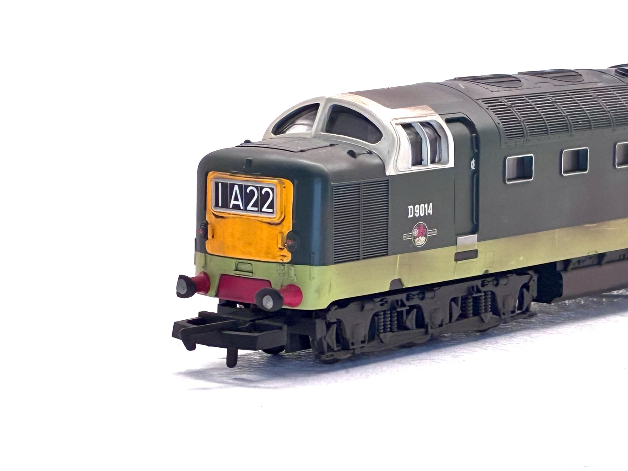 Hornby R1092 Class 55 Deltic D9014 'The Duke Of Wellington's Regiment' in BR Green