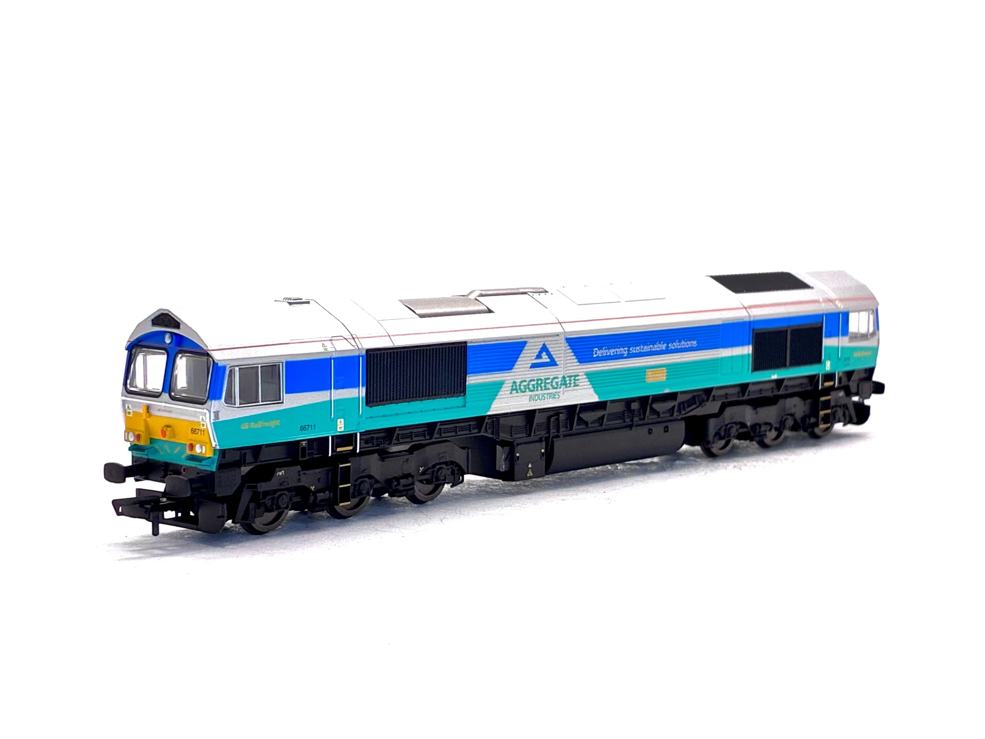 Hornby R30428TXS RailRoad Plus Aggregates Class 66 Sence 66711 Diesel Locomotive DCC Sound