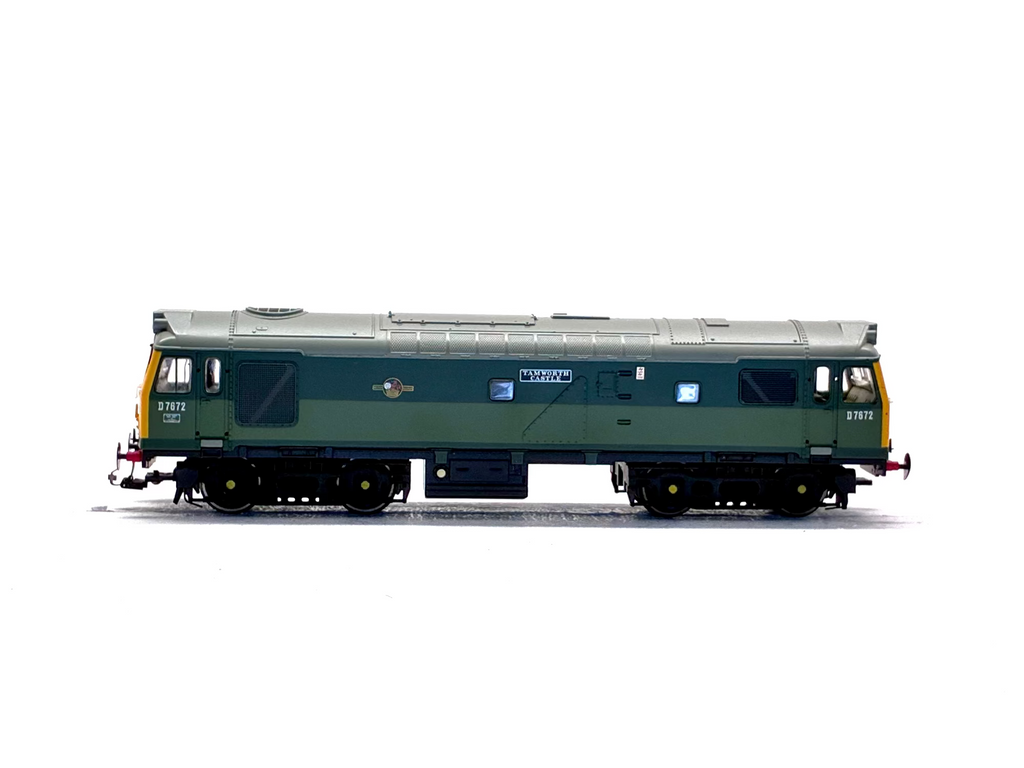 Bachmann Branchline 32-402 Class 25 D7672 'Tamworth Castle' in BR Two Tone Green