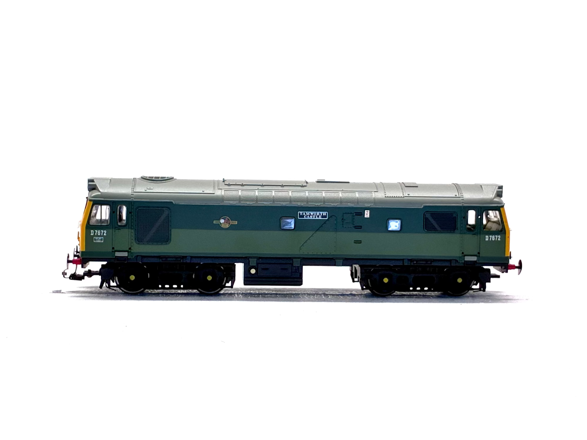 Bachmann Branchline 32-402 Class 25 D7672 'Tamworth Castle' in BR Two Tone Green