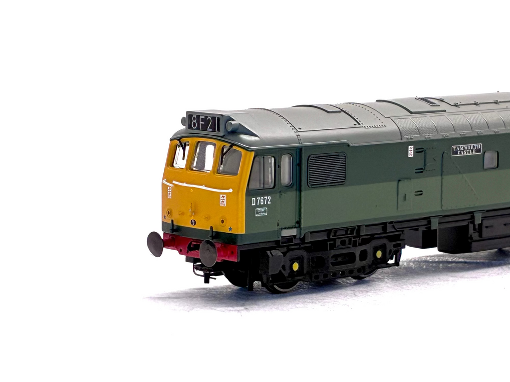 Bachmann Branchline 32-402 Class 25 D7672 'Tamworth Castle' in BR Two Tone Green