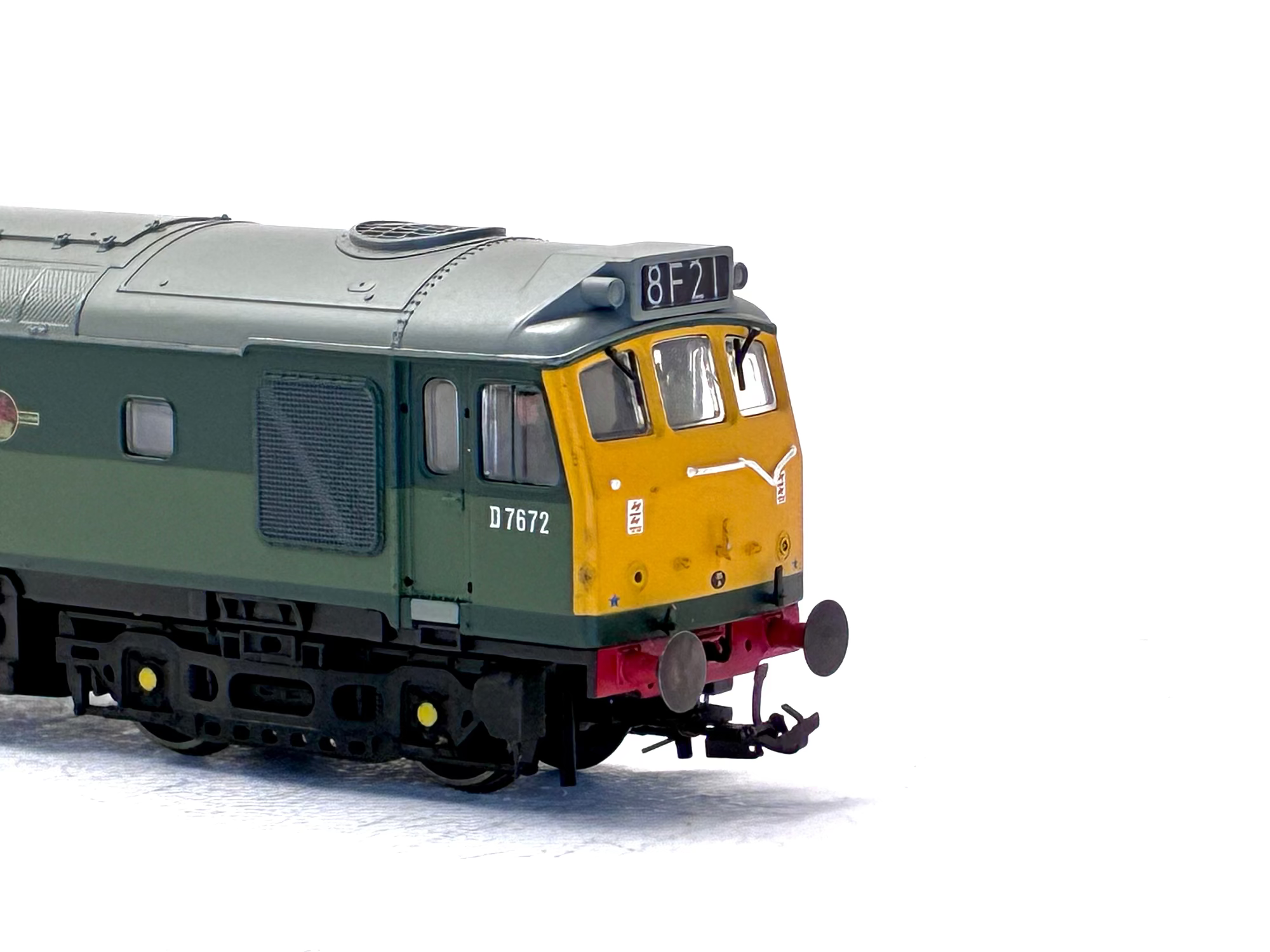 Bachmann Branchline 32-402 Class 25 D7672 'Tamworth Castle' in BR Two Tone Green