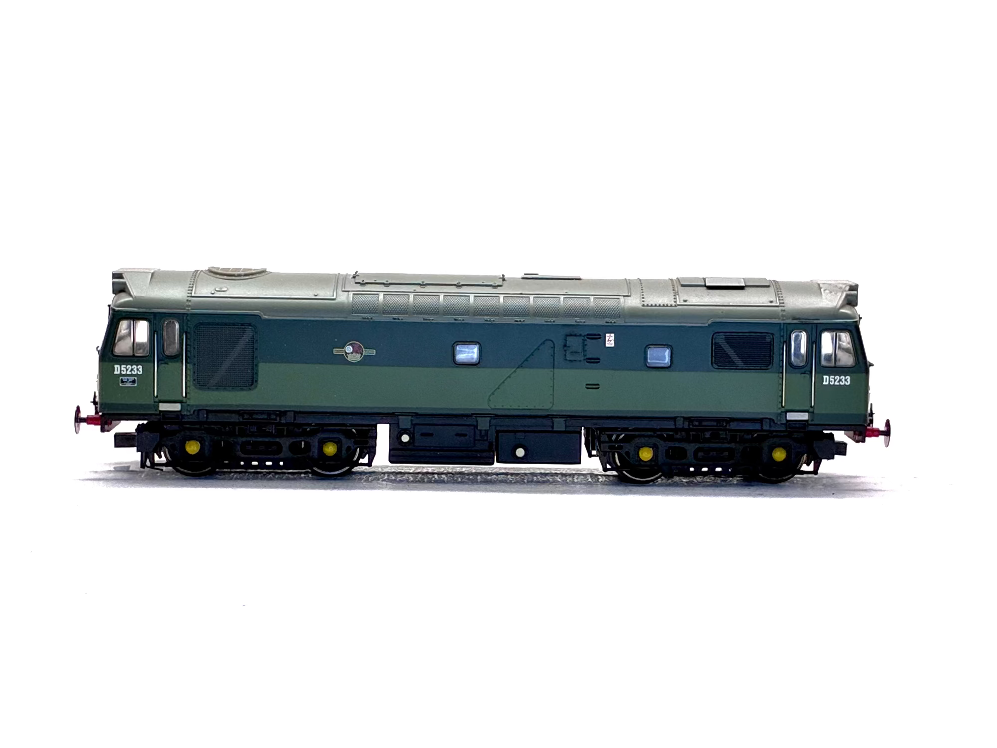 Bachmann Branchline 30-045Loco Class 25 D5233 in BR two tone green - Digital fitted