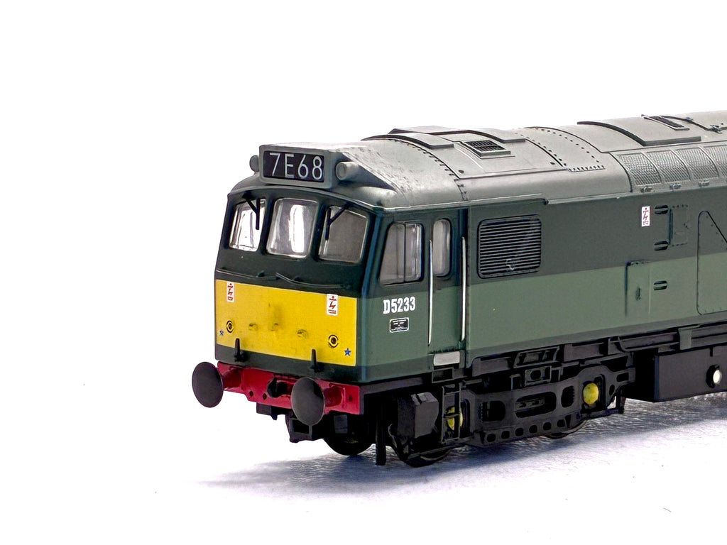 Bachmann Branchline 30-045Loco Class 25 D5233 in BR two tone green - Digital fitted