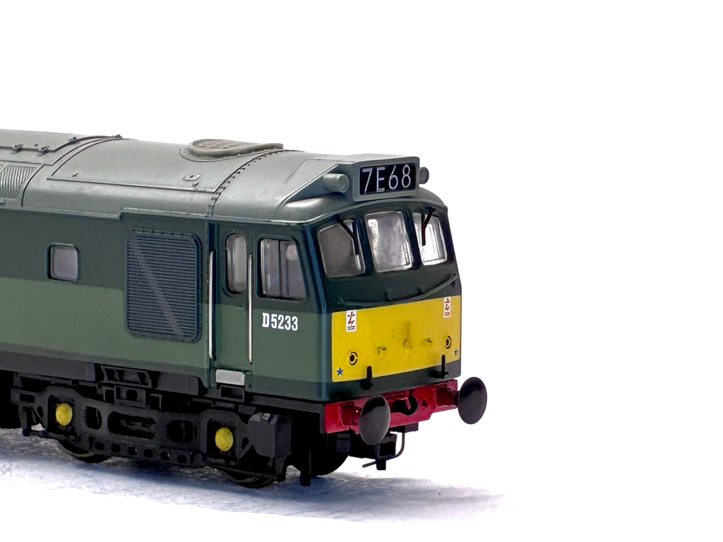 Bachmann Branchline 30-045Loco Class 25 D5233 in BR two tone green - Digital fitted