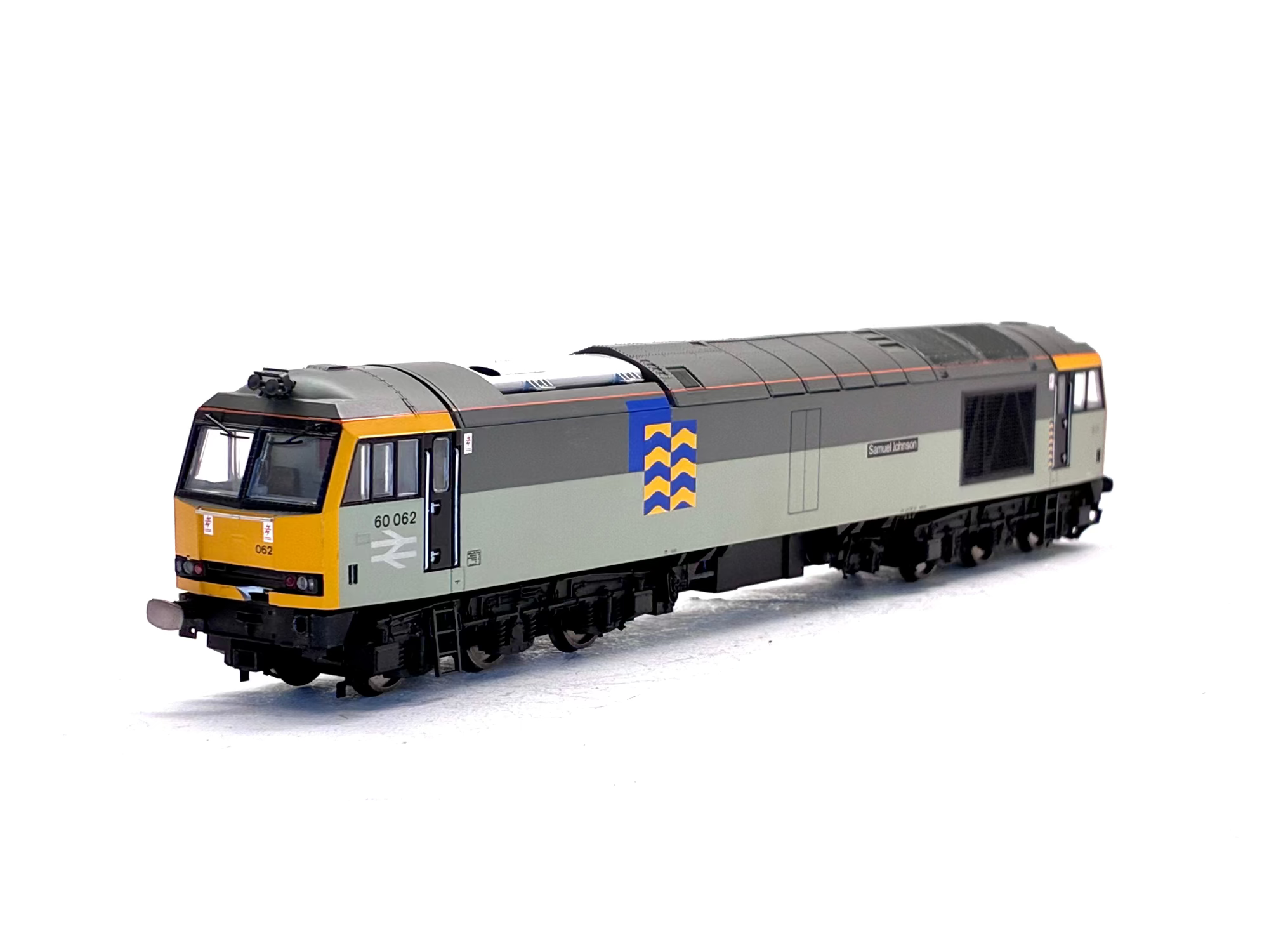 Hornby R2747 Class 60 60062 'Samuel Johnson' in BR Railfreight Petroleum