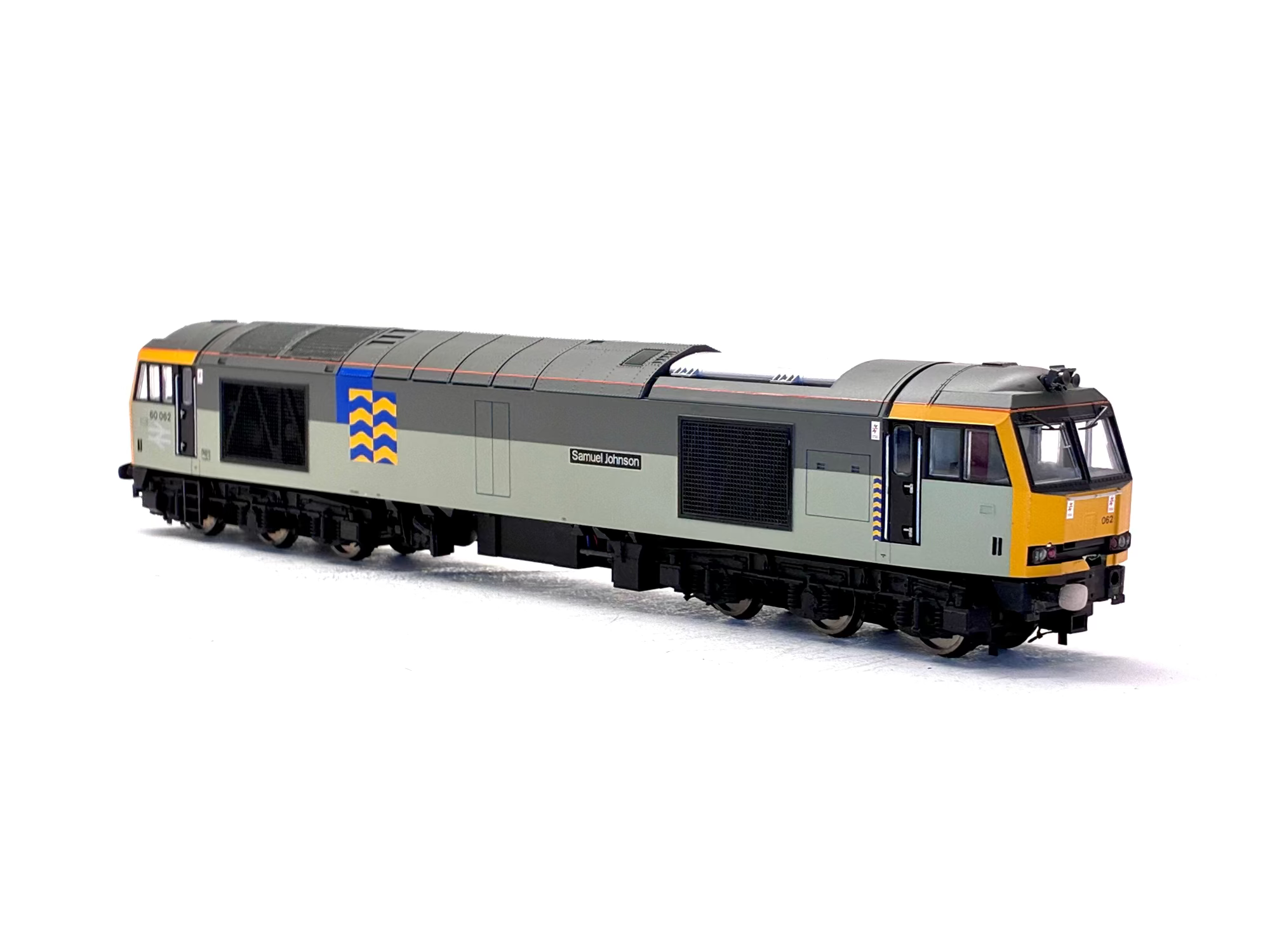 Hornby R2747 Class 60 60062 'Samuel Johnson' in BR Railfreight Petroleum