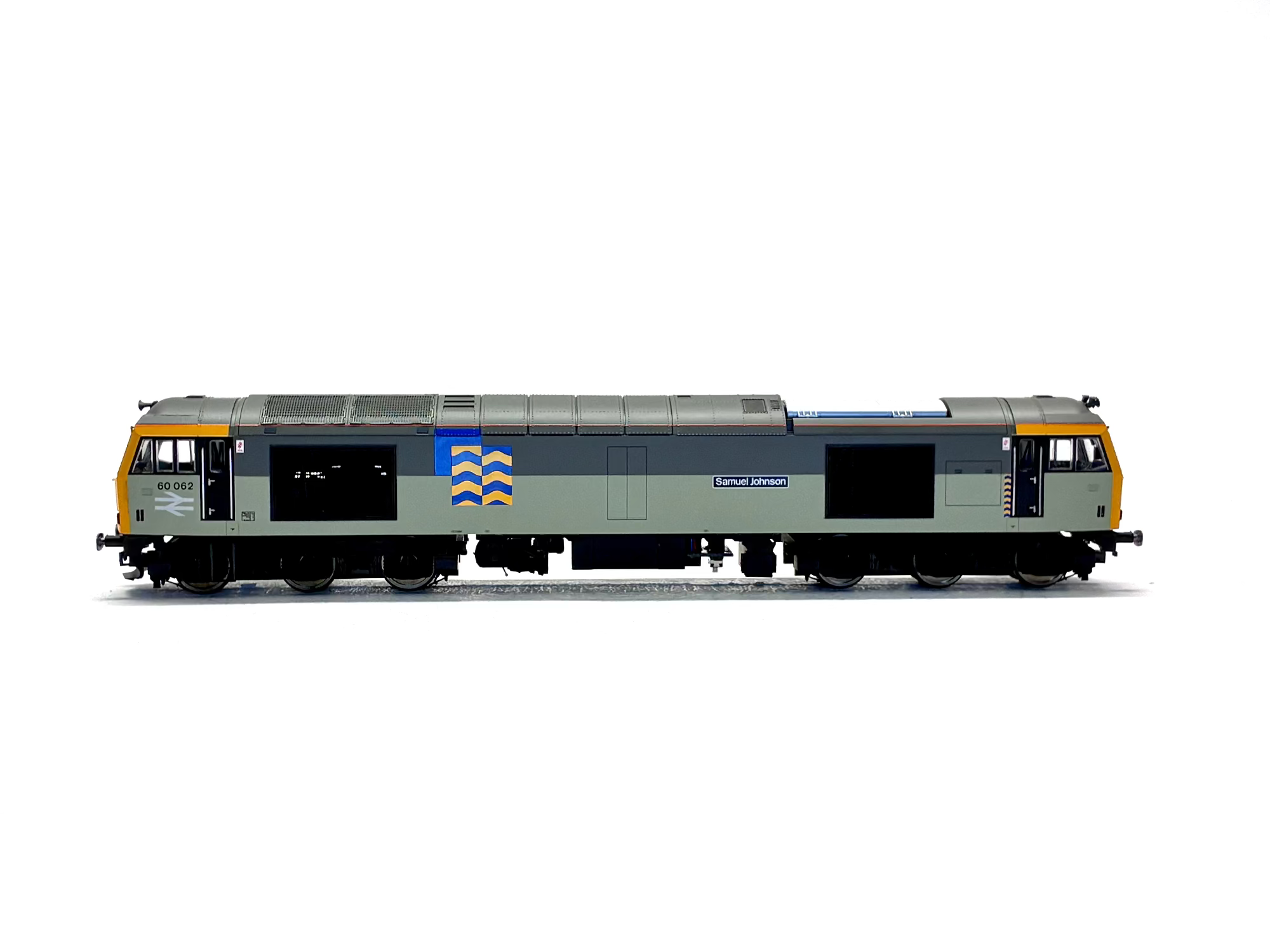 Hornby R2747 Class 60 60062 'Samuel Johnson' in BR Railfreight Petroleum