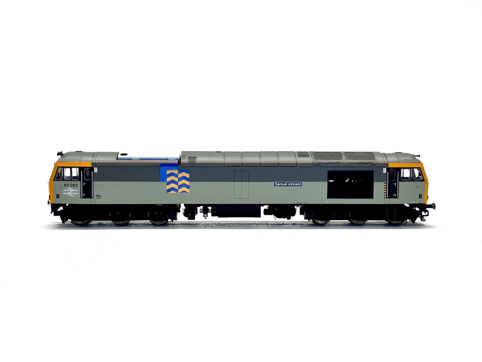 Hornby R2747 Class 60 60062 'Samuel Johnson' in BR Railfreight Petroleum