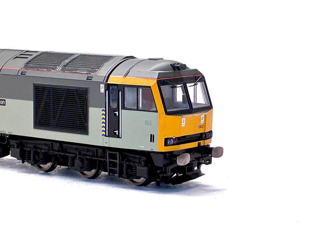 Hornby R2747 Class 60 60062 'Samuel Johnson' in BR Railfreight Petroleum