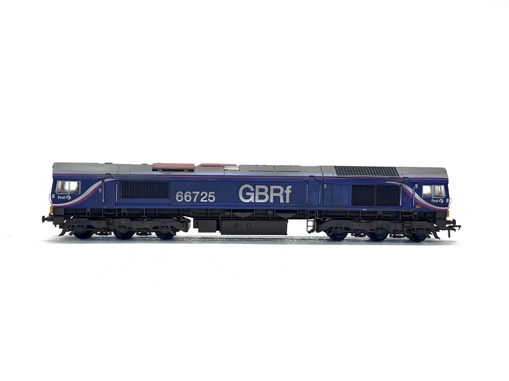 Bachmann Branchline 32-978 Class 66/9 66725 'Sunderland AFC' in First GBRf Livery