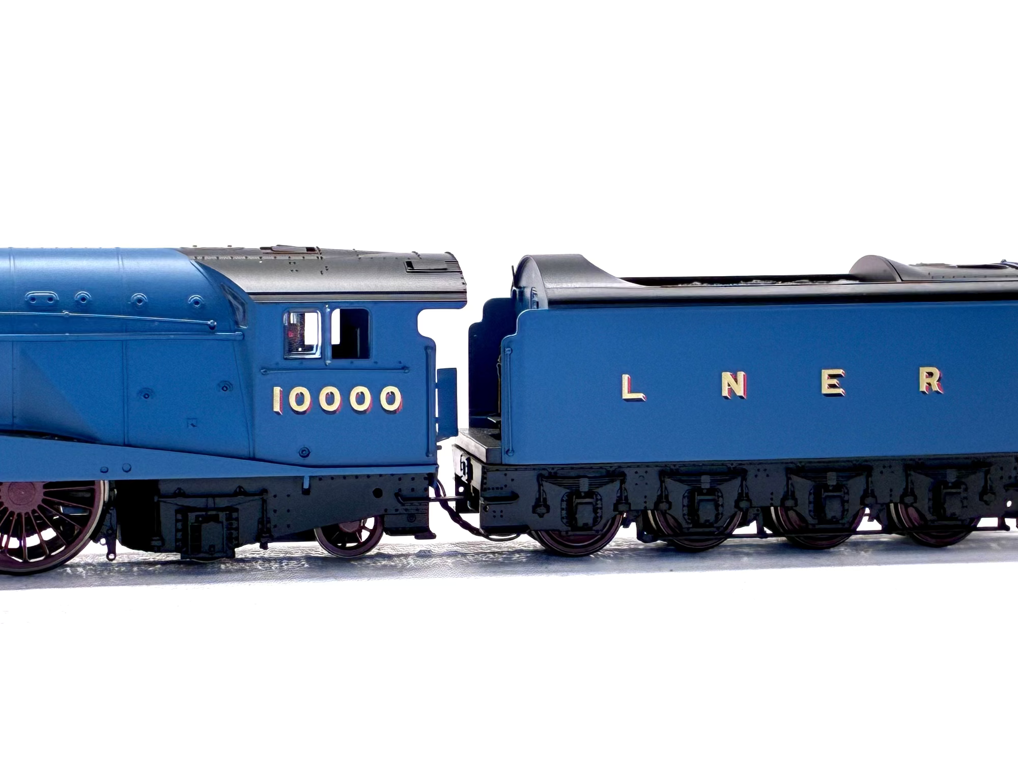 Hornby R3843 Rebuilt Class W1 Hush-Hush 4-6-4 10000 in LNER garter blue