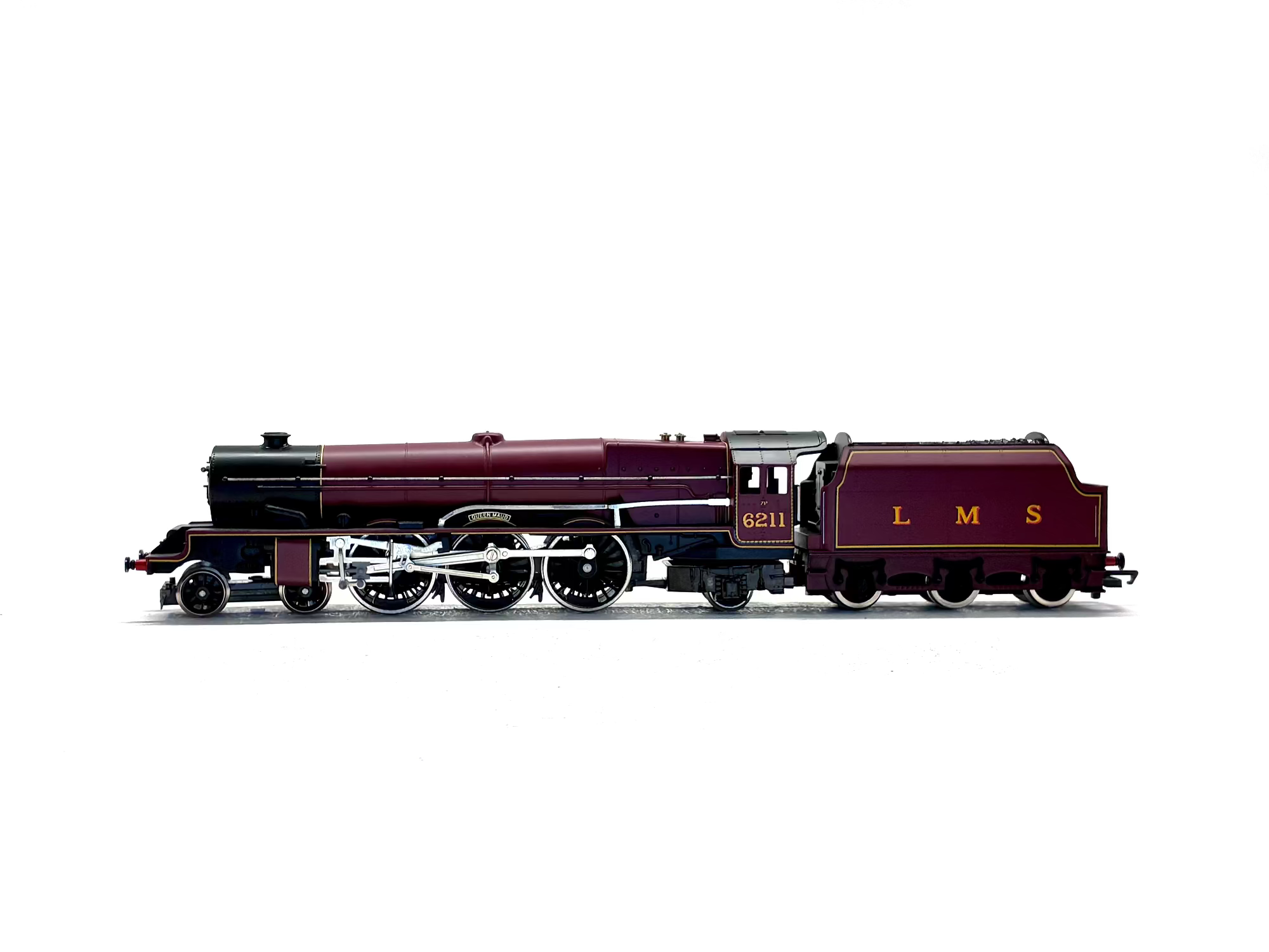 Hornby R2052 Princess Class 4-6-2 "Queen Maud" 6211 in LMS Maroon