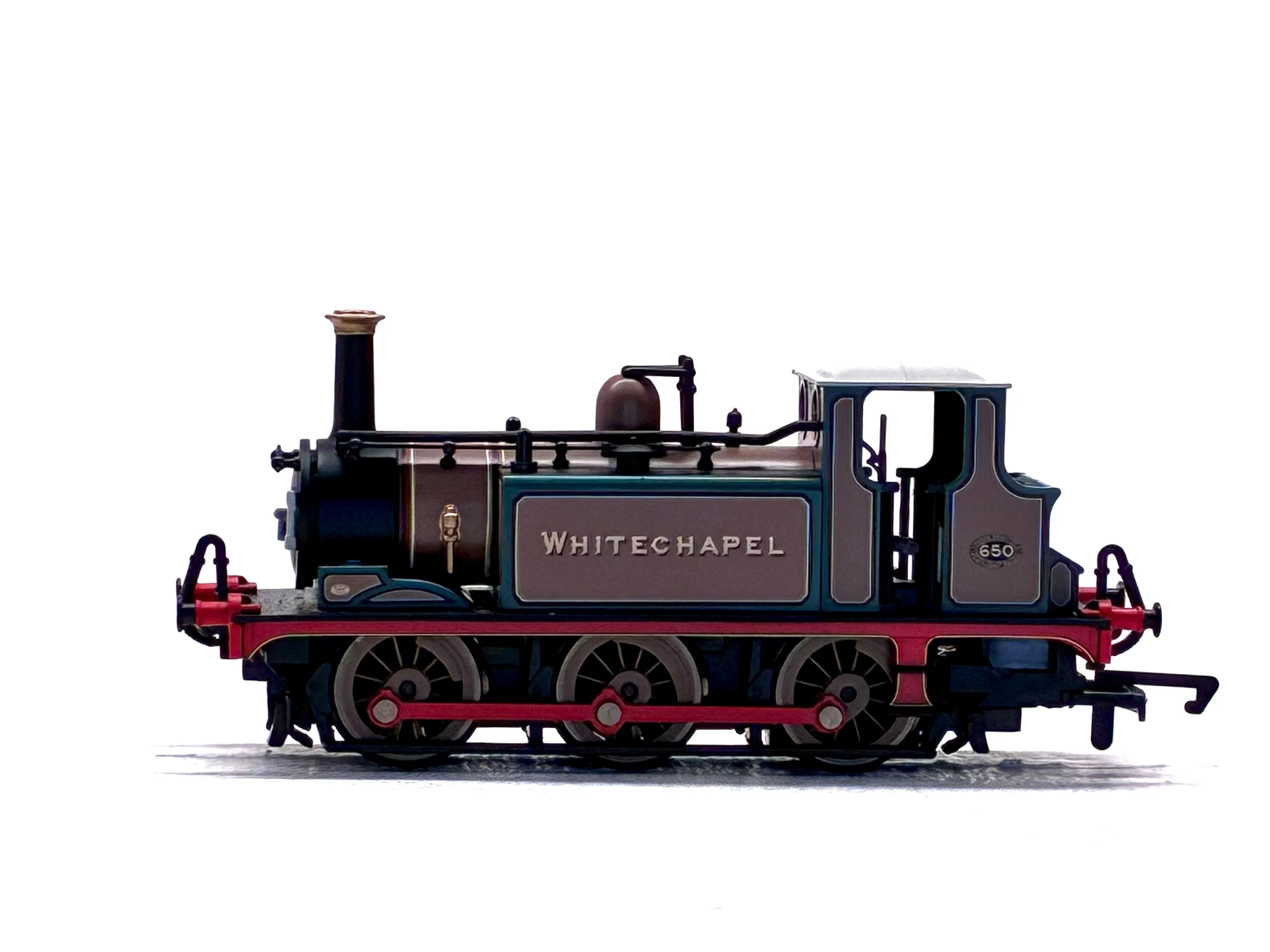 Hornby R3247 Class A1X 'Terrier' 0-6-0 650 'Whitechapel' in LB&SCR improved engine green Exclusive to Hornby Collectors Club