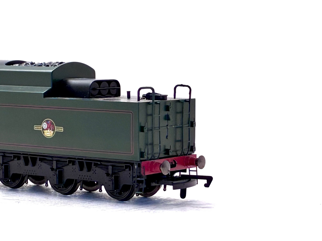 Hornby R2170 Rebuilt Merchant Navy class 4-6-2 "Holland Afrika Line" 35023 in BR green Sound