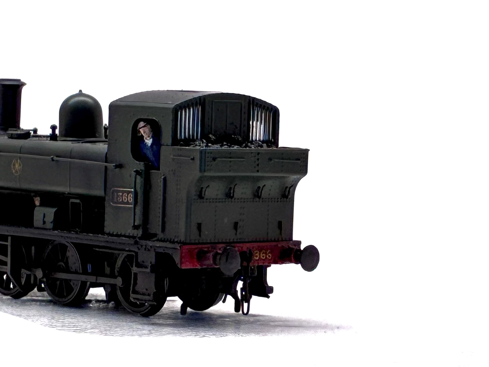 Heljan 1320 Class 1366 0-6-0PT 1366 in GWR green with shirtbutton