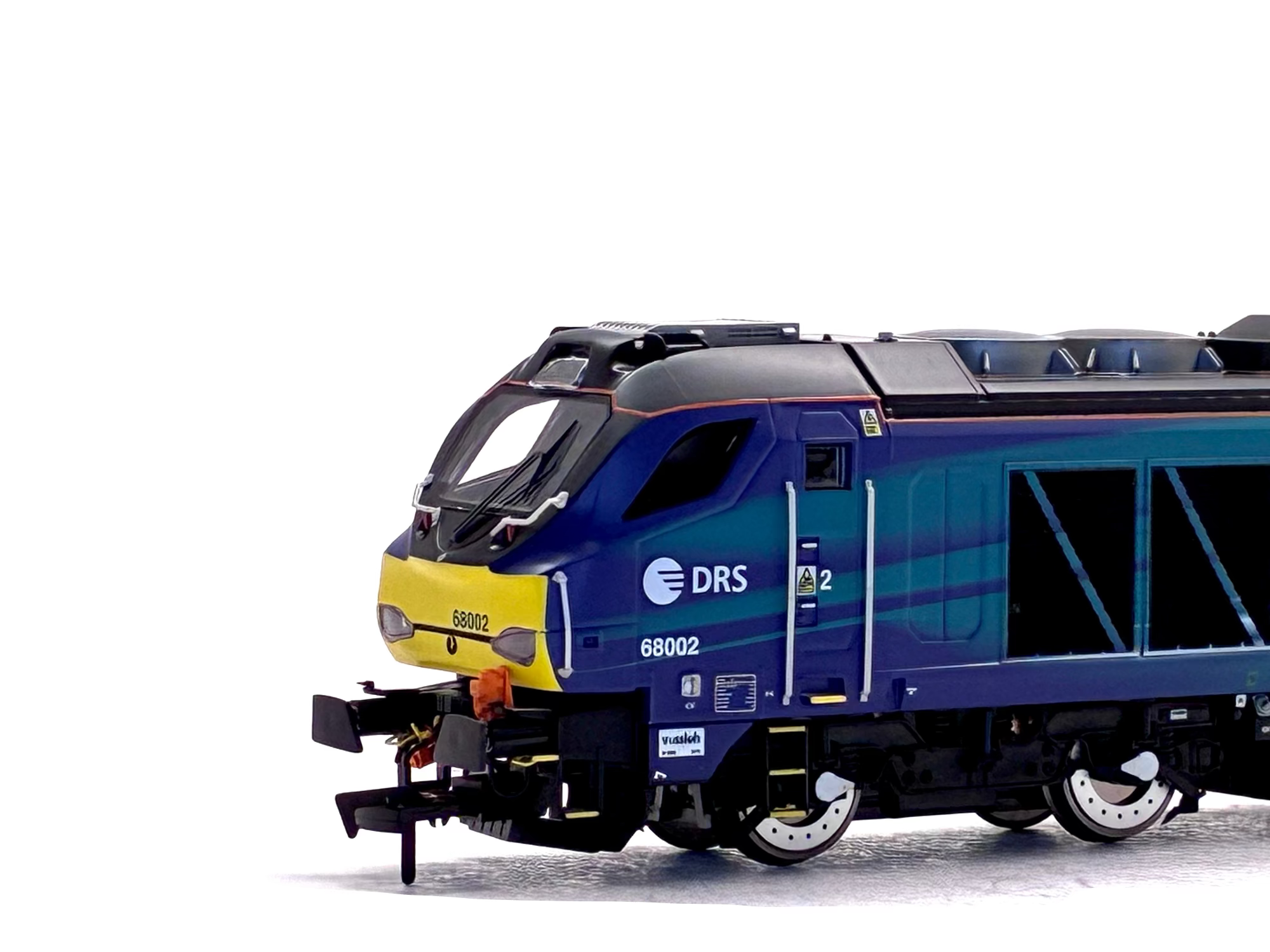 Dapol 4D-022-001 Class 68 68002 "Intrepid" in DRS livery