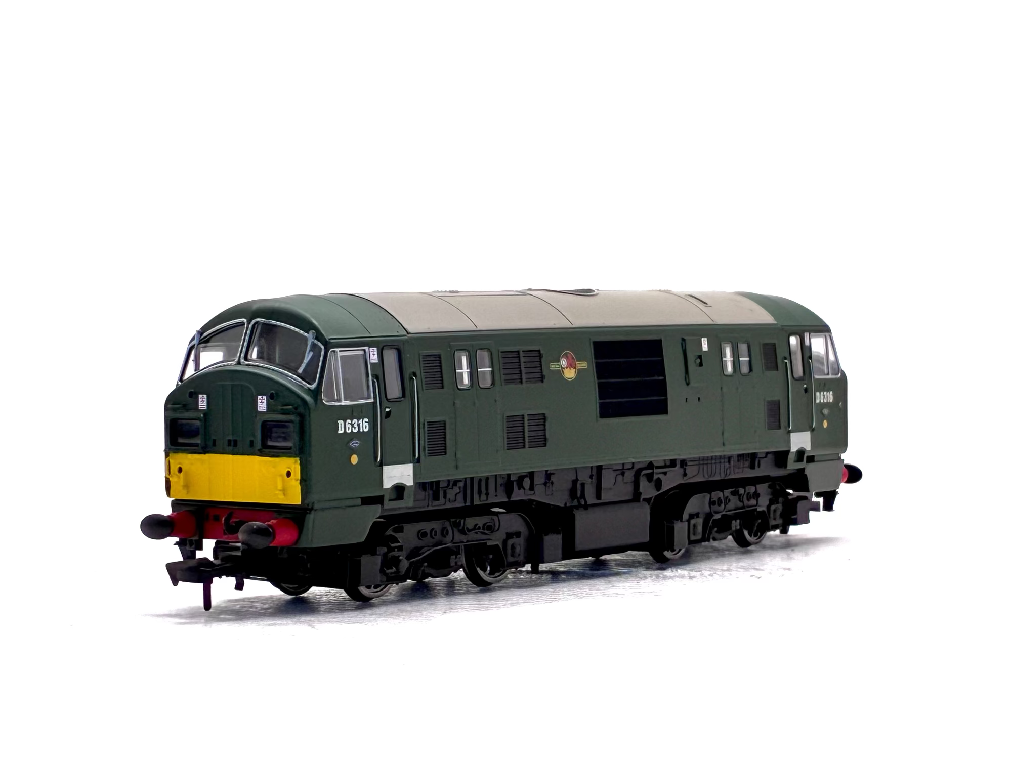 Dapol D1000g Class 22 B-B Diesel Hydraulic D6316 (font A) in BR green with small yellow ends