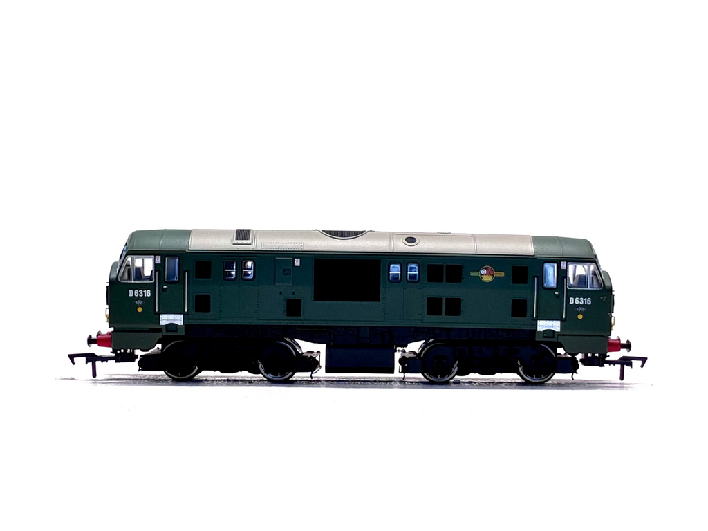 Dapol D1000g Class 22 B-B Diesel Hydraulic D6316 (font A) in BR green with small yellow ends
