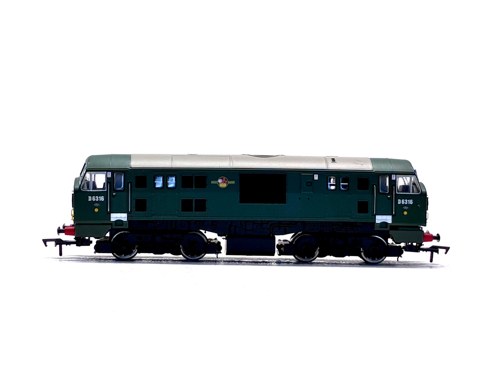 Dapol D1000g Class 22 B-B Diesel Hydraulic D6316 (font A) in BR green with small yellow ends